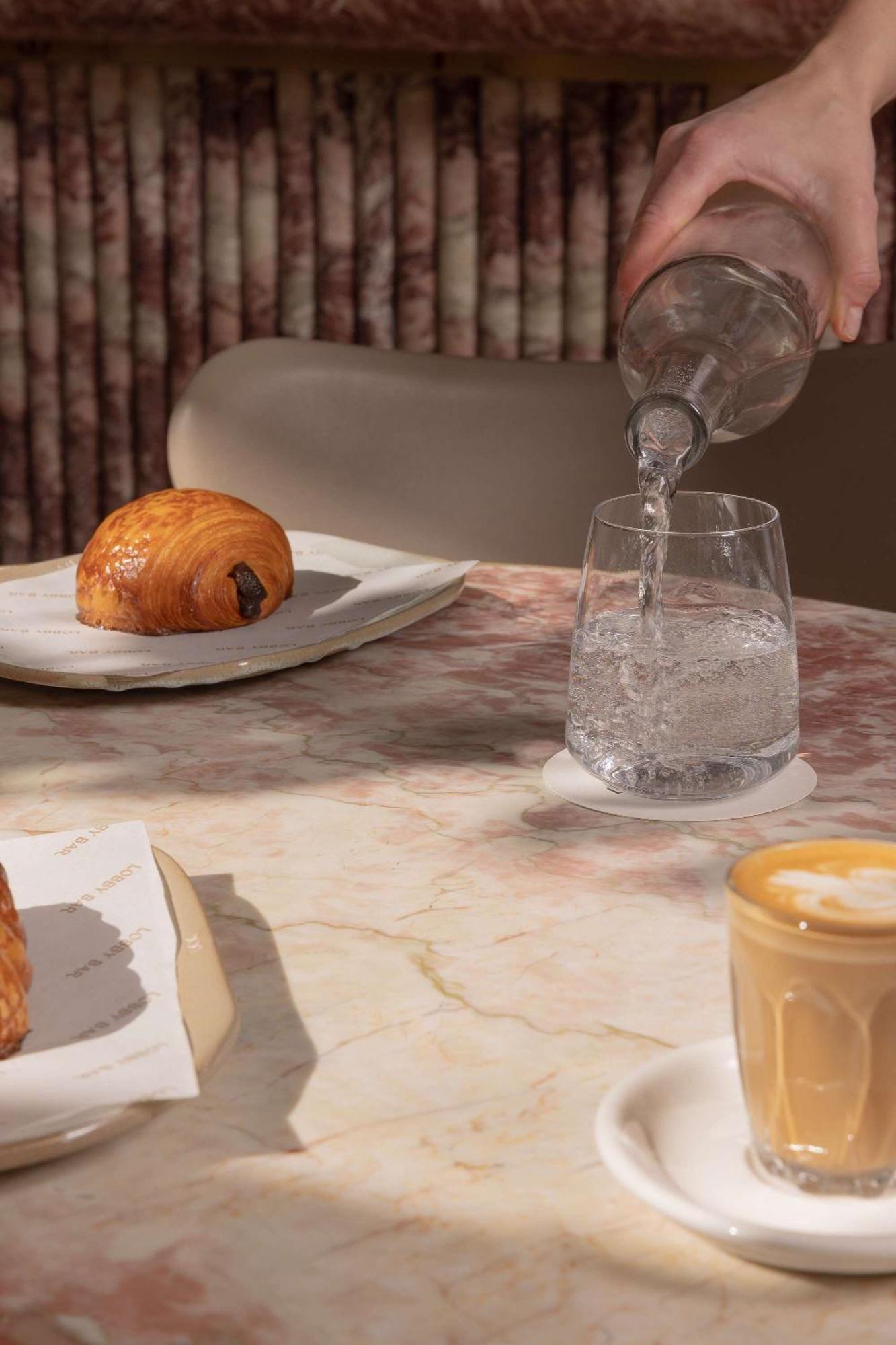 The Calile Hotel Brisbane Eksteriør billede A glass of sparkling water